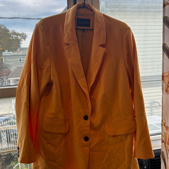 Blazer - Picture 3 of 3